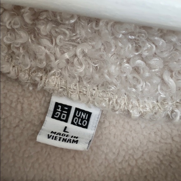 Uniqlo crew neck - Picture 2 of 2